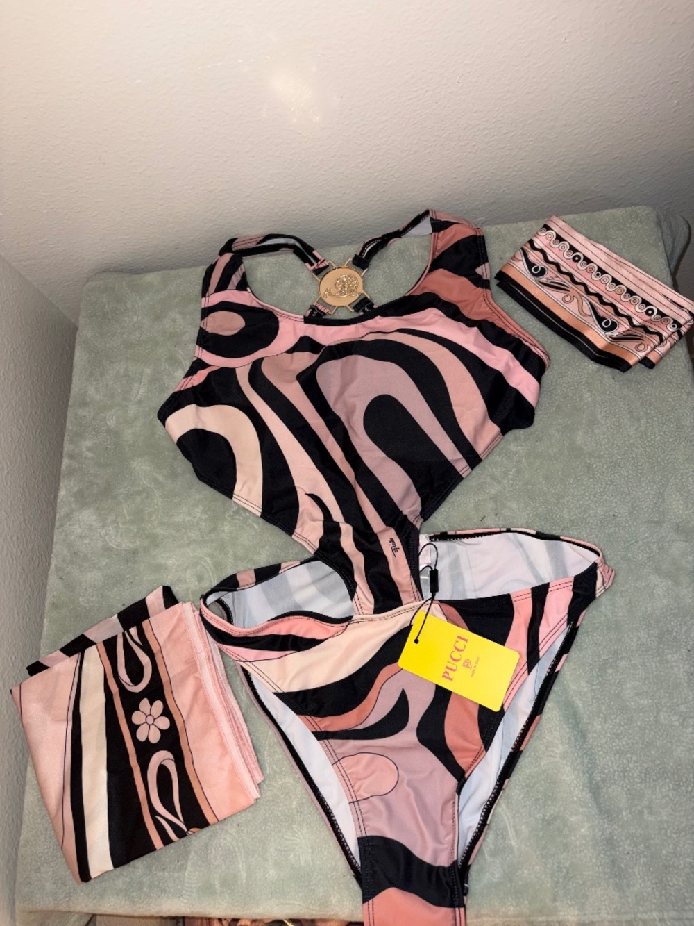 One piece swim wear
